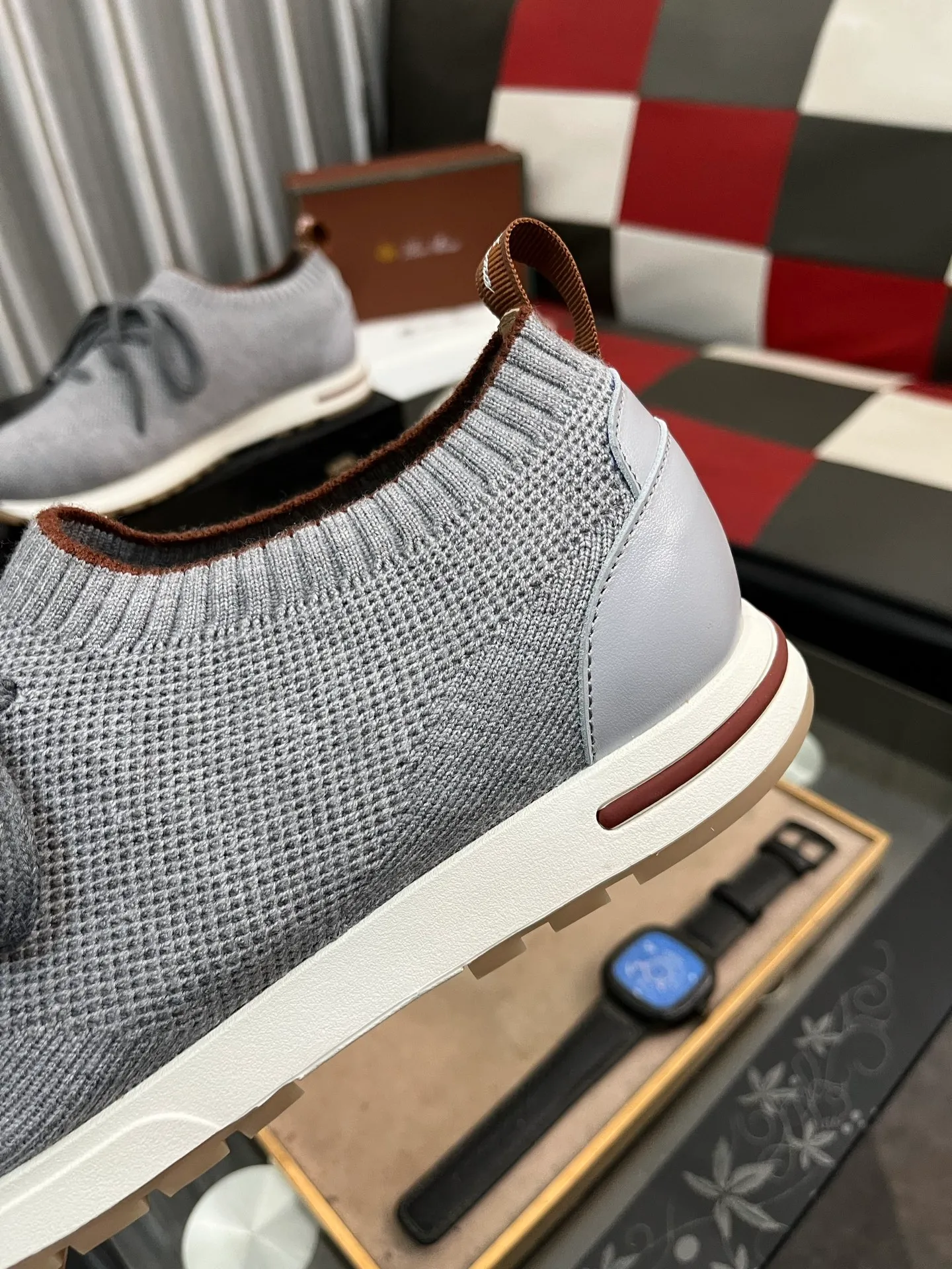 Men's shoes 💰420⌚️⌚️ (loro piana) new moccasin shoes official website original 1:1 mold opening, original quality 💯 fine workmanship, high-end luxury ☘ The upper is made of original waterproof treatment breathable fly-woven suede 🌴 luxury 🐂 leather lining 🍓 rubber wear-resistant outsole, size 38-44 (size 45 can be customized) 5️⃣ colors available